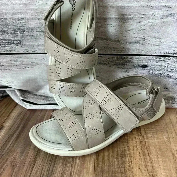 Women’s Ecco Sandal Criss Cross Soft 5.  Size 9 - Picture 2 of 4
